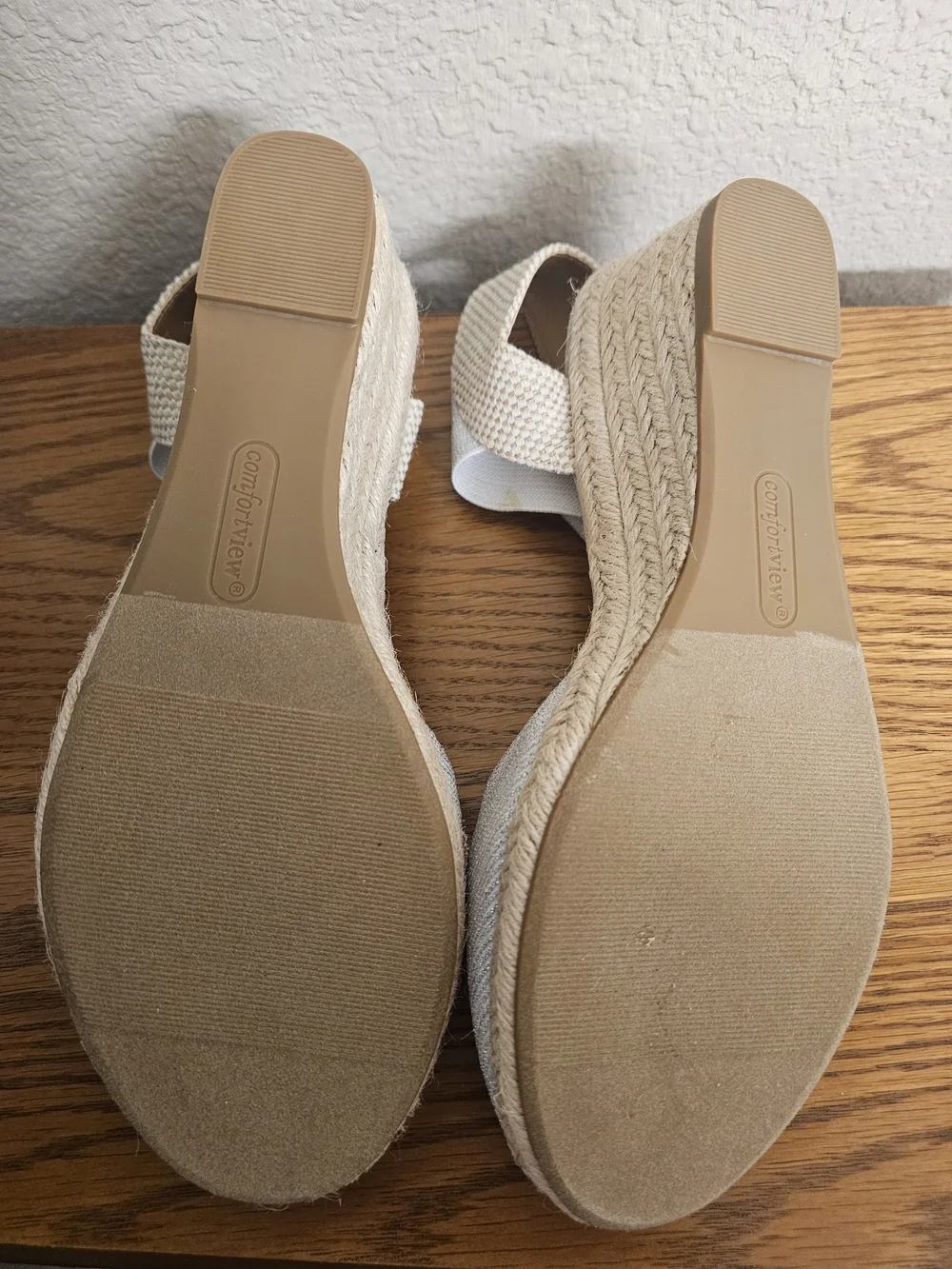 Comfortview White Metallic Espadrille Wedge Sandals. Women's Size 9WW Extra Wide